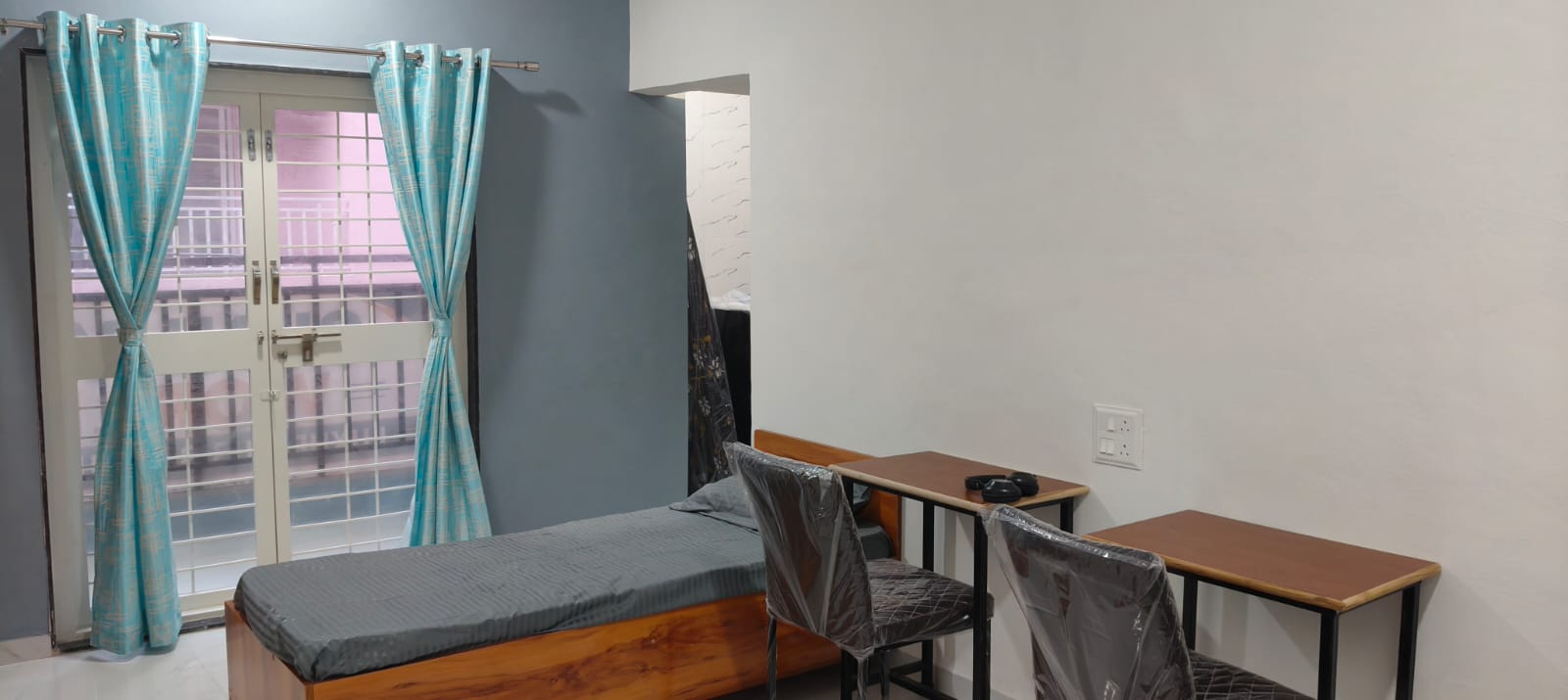 5 Sharing Room
