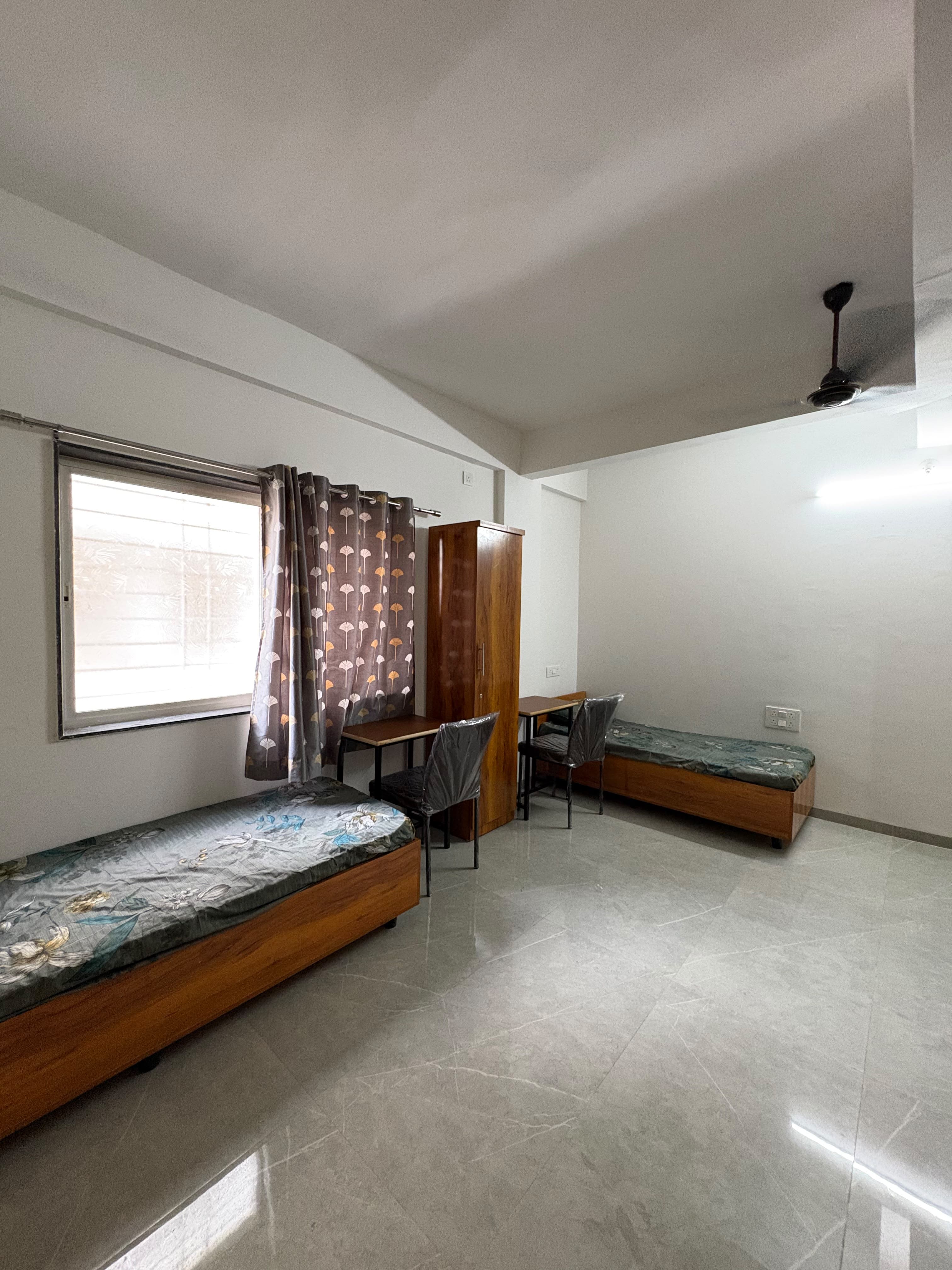 4 Sharing Room